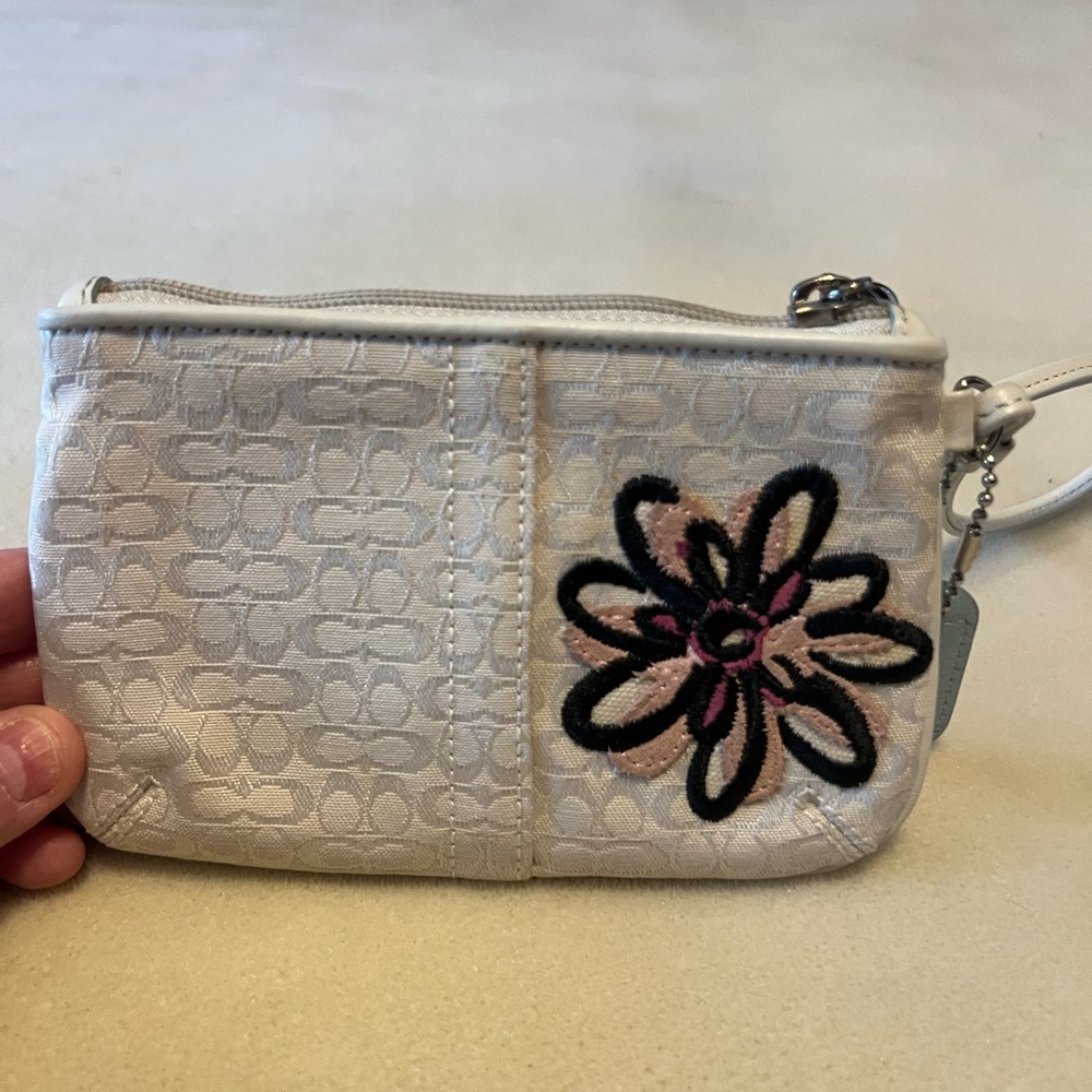Coach Vintage Limited Edition Floral Bumblebee Signature Tote Bag/Wristlet Set - Picture 14 of 16